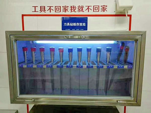 刀具砧板存放处